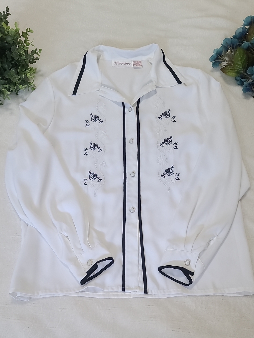 Vintage 80's 90's Classique Collections Embroidered Crisp White Blouse Hong Kong